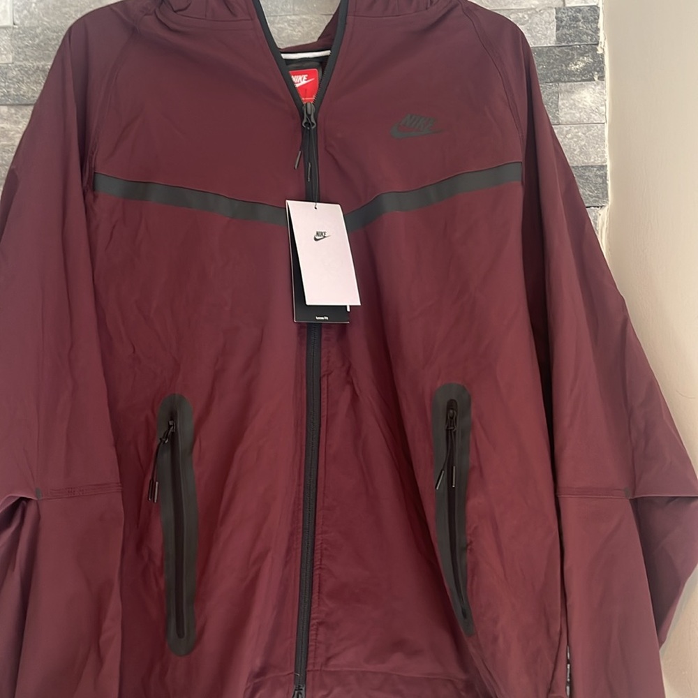 New!! Nike Tech Men's Burgundy Windbreaker Jacket - Picture 4 of 12